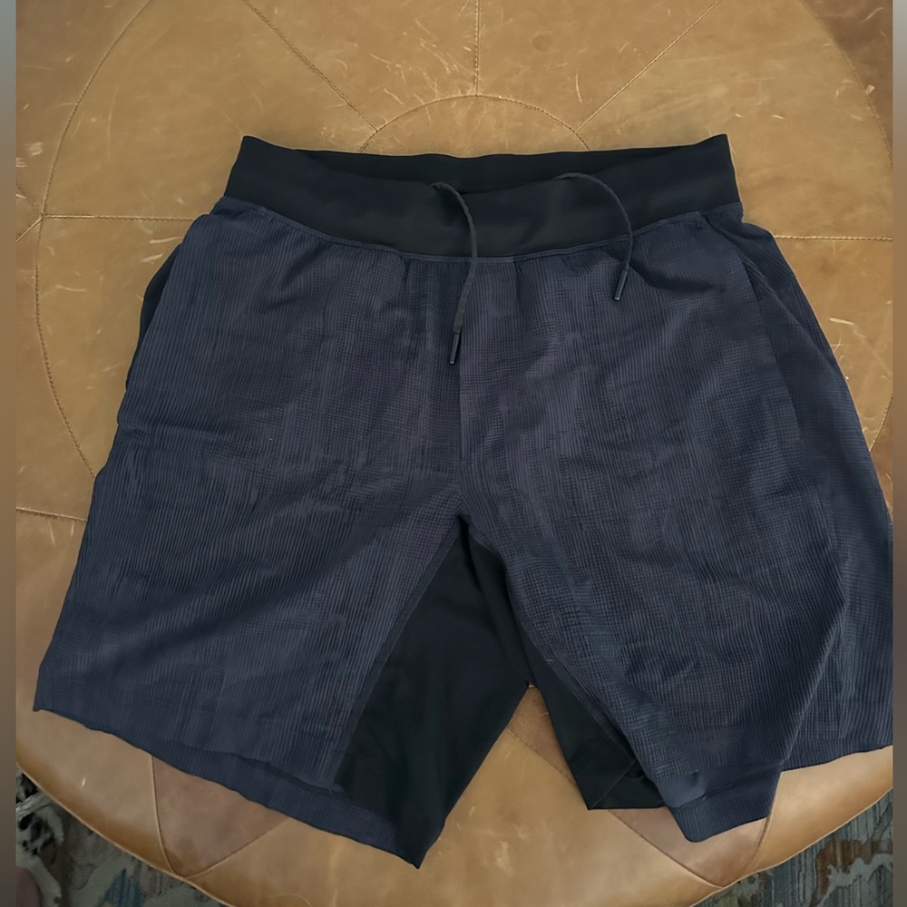 Lululemon grey and black T.H.E shorts 7”